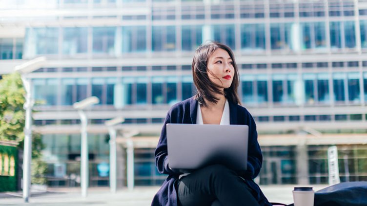 Women with laptop