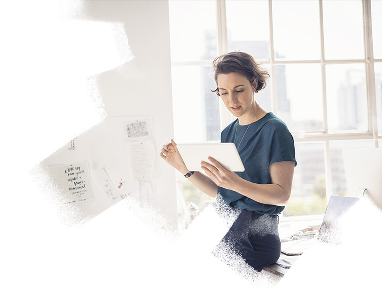 A women using tablet in the office